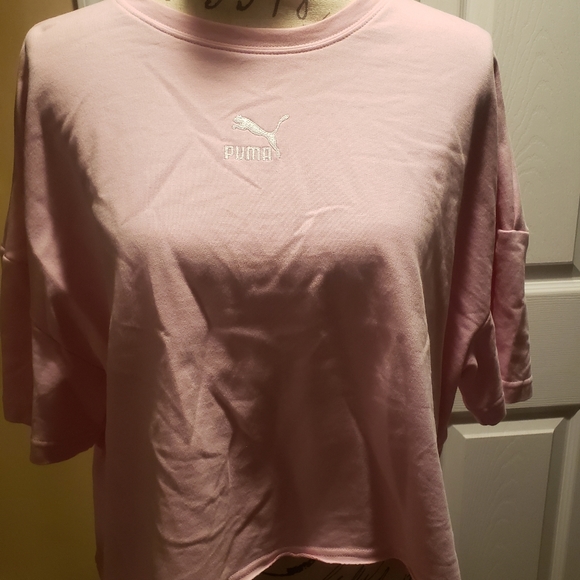 BRAND NEW PUMA pink crop crew shirt. Size medium - Picture 4 of 6